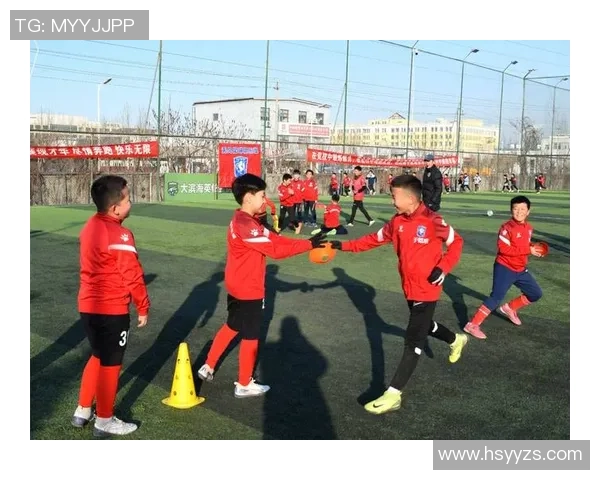 足球踢得很高的技巧与训练方法分享让你在球场上大放异彩 足球踢得很高的技巧与训练方法分享让你在球场上大放异彩